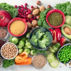 Kolorowe warzywa, owoce i nasiona tworzą zdrową dietę wydłużającą telomery.