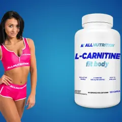Kobieta w sportowym stroju obok suplementu L-Carnitine. Sprawdź l-karnityna dawkowanie dla aktywnych osób.