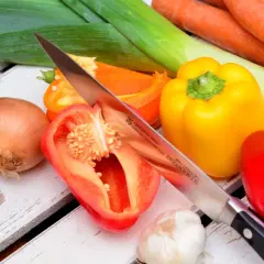 Kolorowe warzywa: papryka, cebula, marchew, por, czosnek. Idealne składniki na dietę warzywno-owocową, której efekty po tygodniu mogą być widoczne.