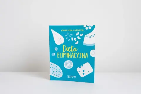 Książka "Dieta eliminacyjna" Joanny Dronki-Skrzypczak z ilustracjami owoców, warzyw i sera.