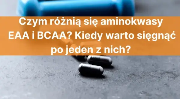 EAA i BCAA – co to za suplementy? Zdjęcie przedstawia niebieskie hantle i kapsułki, sugerując temat odżywek dla sportowców.