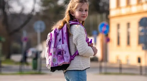 Ergonomia dziecięcych pleców: ile może ważyć plecak szkolny i jak ten problem rozwiązuje Topgal