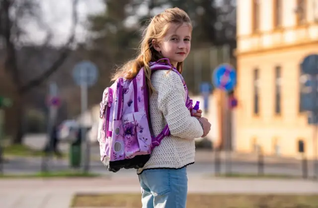 Ergonomia dziecięcych pleców: ile może ważyć plecak szkolny i jak ten problem rozwiązuje Topgal