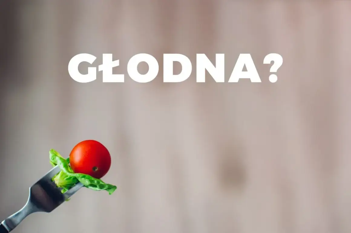 Głodna? Mały pomidorek i listek sałaty na widelcu sugerują, jak poskromić apetyt.