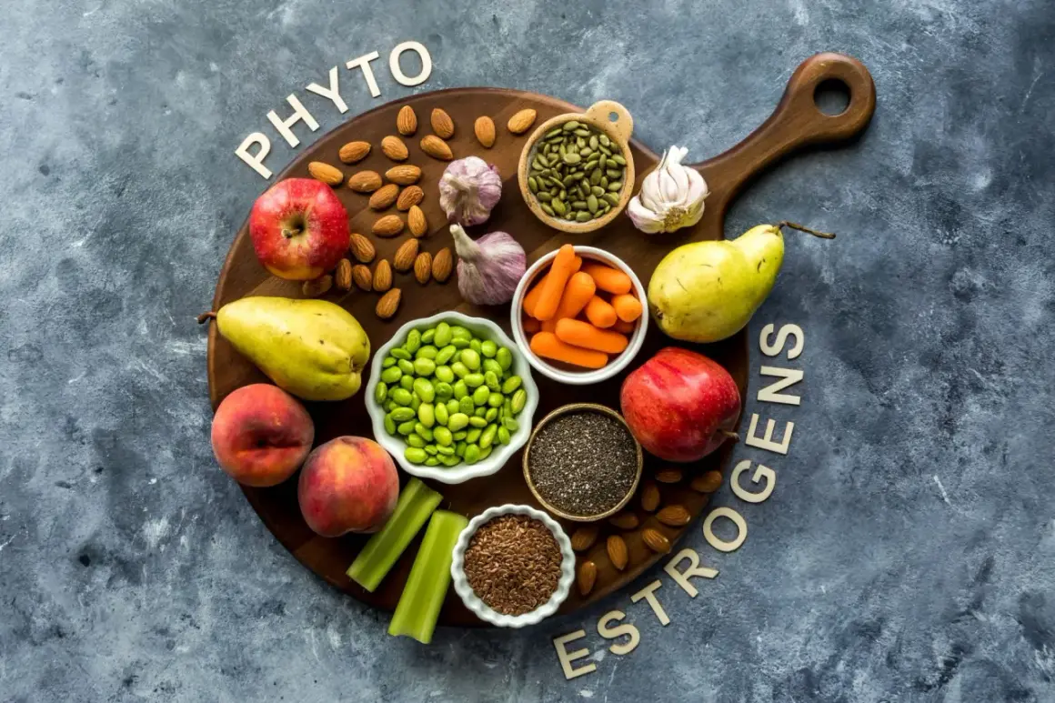 Naturalne fitohormony na menopauzę: migdały, jabłka, gruszki, brzoskwinie, edamame, marchewki, czosnek, nasiona dyni, chia i siemię lniane.