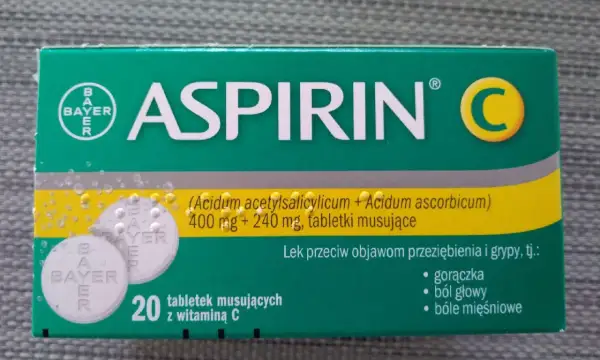Opakowanie Aspirin C. Czy aspiryna rozpuszcza skrzepy? Lek na przeziębienie i grypę.