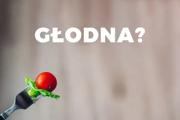 Głodna? Mały pomidorek i listek sałaty na widelcu sugerują, jak poskromić apetyt.