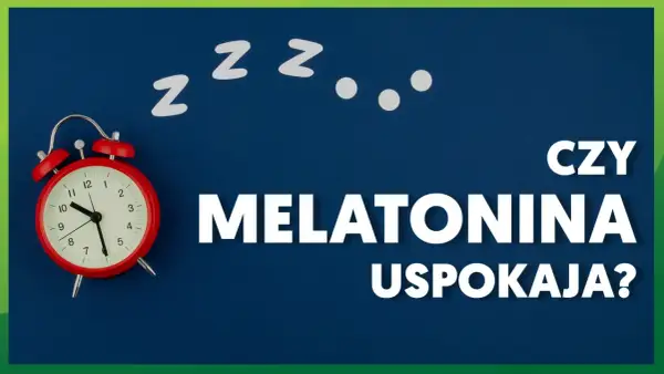 Czerwony budzik i napisy "CZY MELATONINA USPOKAJA?" sugerują, że pytanie dotyczy wpływu melatoniny na uspokojenie i sen.